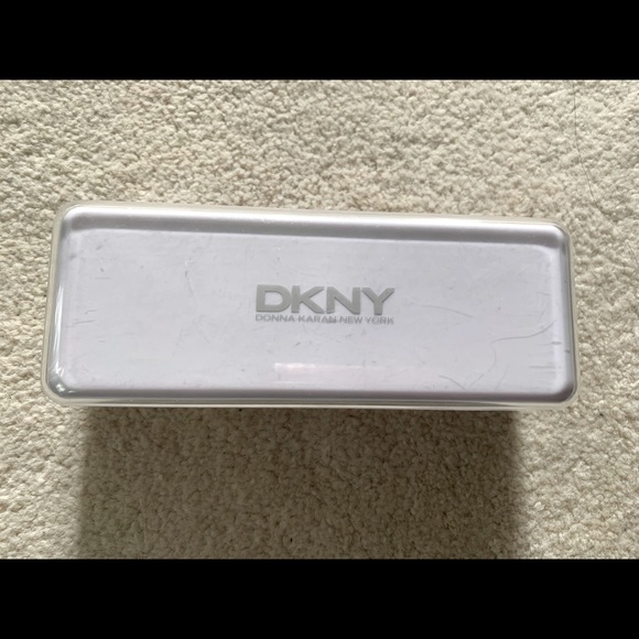 DKNY glasses case - Picture 1 of 2